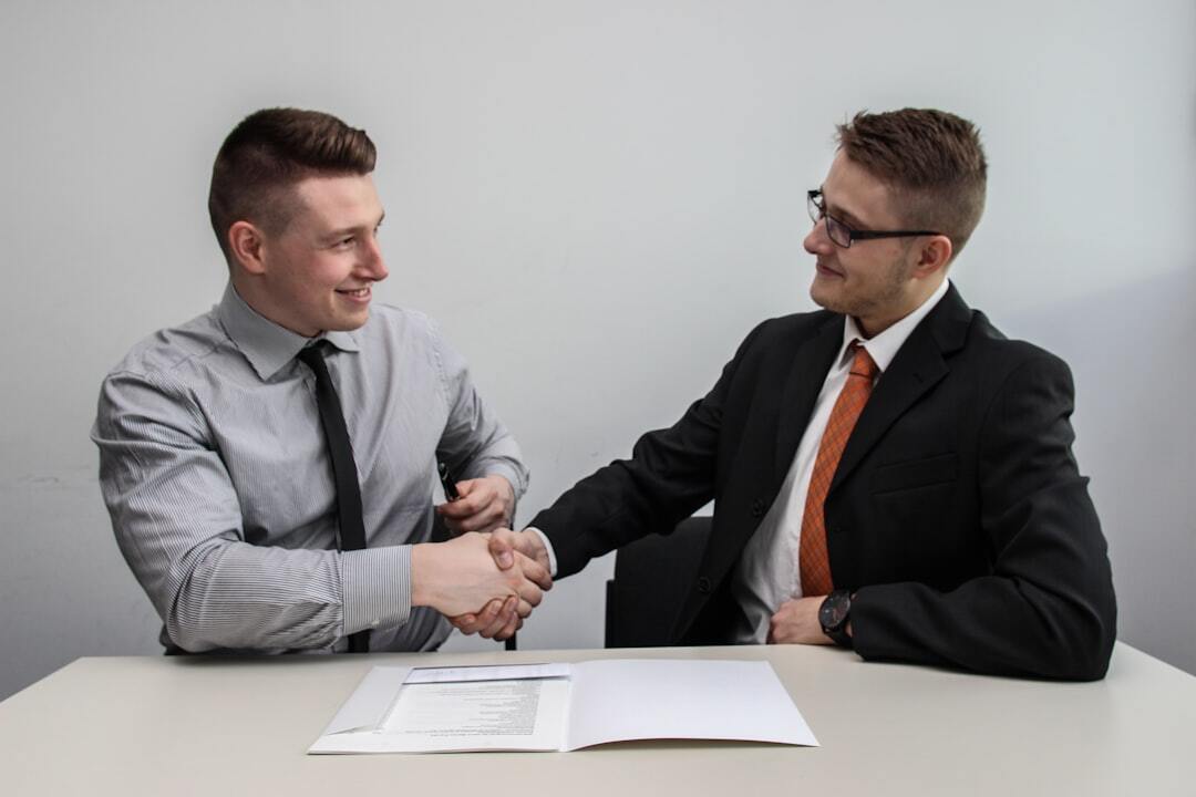 Working With a Knowledgeable Agent